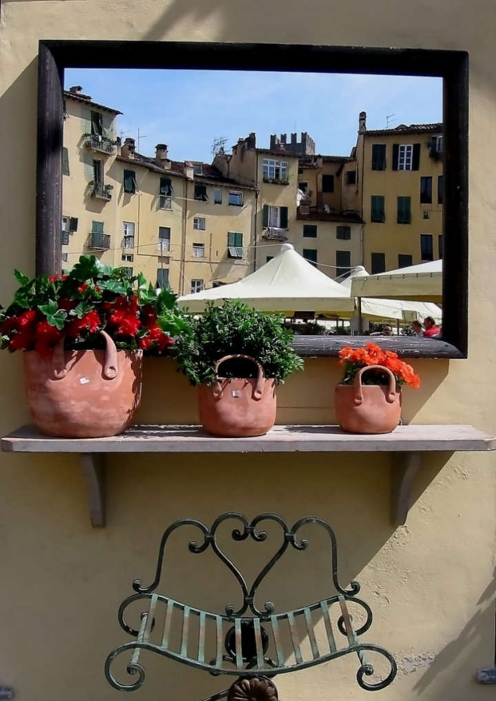 Piazza dell'anfiteatro allo specchio di Lino Vigano'