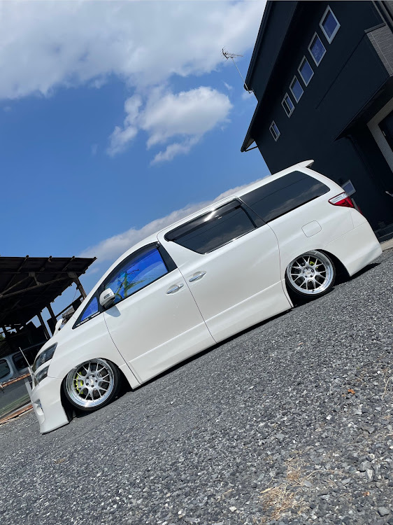 ヴェルファイアのみんなのステアリングが見たい・ファミリーカー・//////SCRAPE®️・エアサス・LOW PRECIOUSに関するカスタム事例の投稿画像2枚目