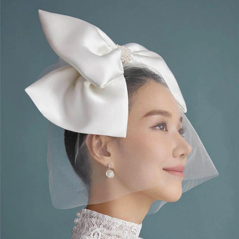 Véu de cabeça com laço grande de fio de rede, acessório charmoso e delicado para eventos especiais, perfeito para um visual elegante e feminino.