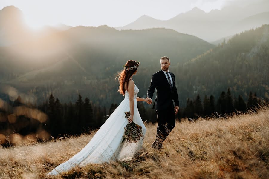 Fotógrafo de casamento Paweł Mucha (zakatekwspomnien). Foto de 13 de maio 2022