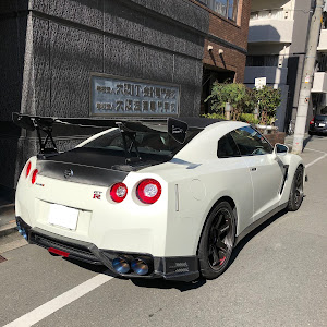 NISSAN GT-R