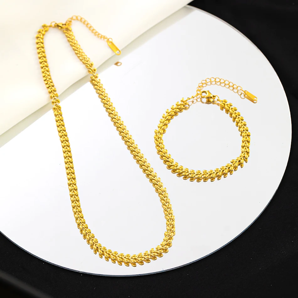 Collier minimaliste en acier inoxydable couleur blé de titane – Un bijou élégant pour femme, résistant et parfait au quotidien. Un accessoire discret et chic.