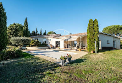 House with pool and garden 15