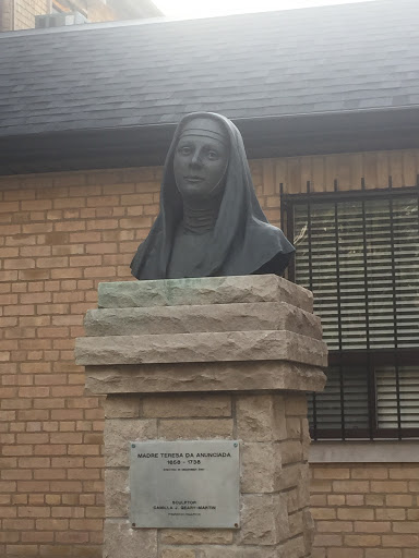 Mother Teresa Statue