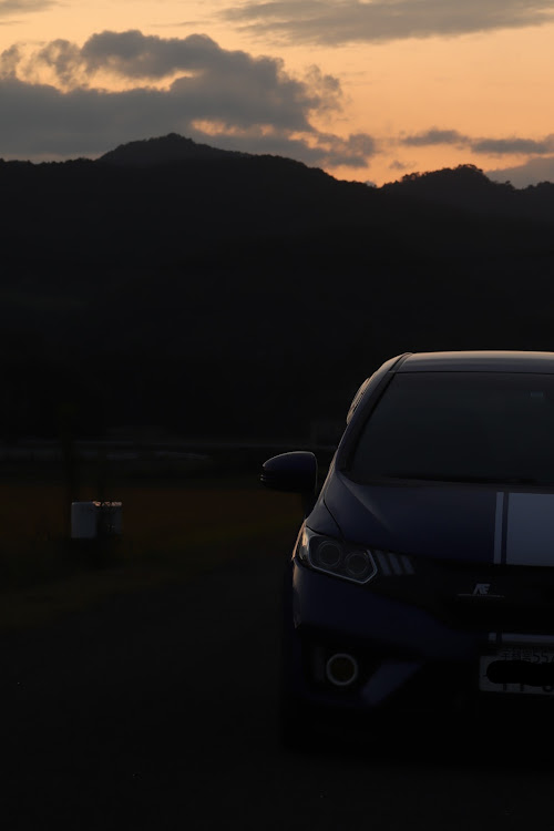 フィットのフィット・一眼レフ初心者・地震大丈夫でしたか？・夕焼け・暗くたっていいじゃないか…に関するカスタム事例の投稿画像3枚目