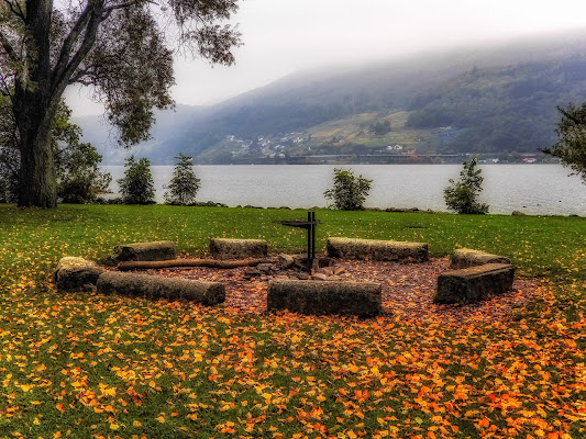 Autunno sul lago svizzero  di Capirizzo