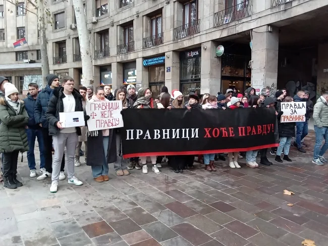Advokati u Srbiji idu u sedmodnevnu obustavu rada, podrška studentima u protestu