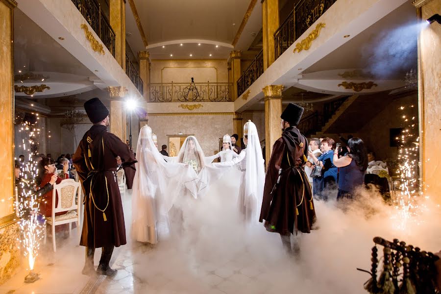 Fotografo di matrimoni Aleksandra Efimova (sashaefimova). Foto del 2 novembre 2019