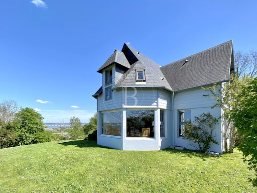 Maison avec piscine et jardin 3