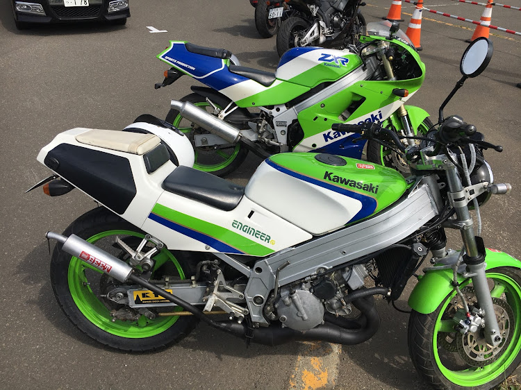 T-4のKawasaki・KR–1・KR250・ZXR・地区戦に関するカスタム事例の投稿画像2枚目