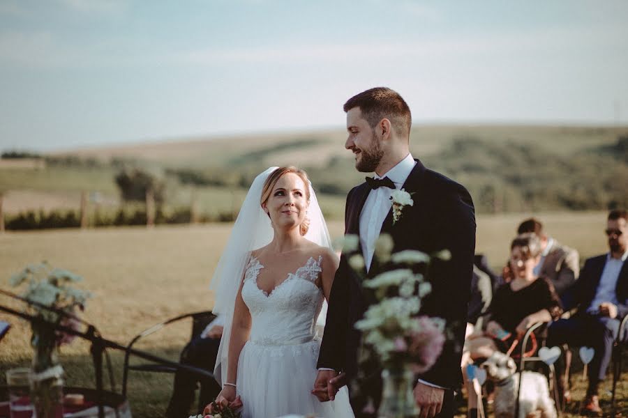 Fotógrafo de casamento Dániel Németh (room8photography). Foto de 3 de março 2019