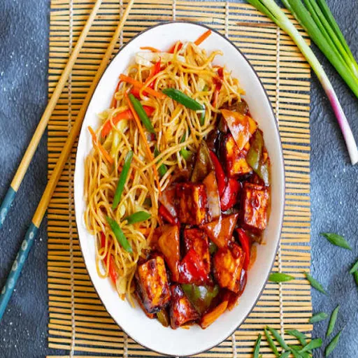 Veg Hakka Noodle With Chilli Paneer Bowl