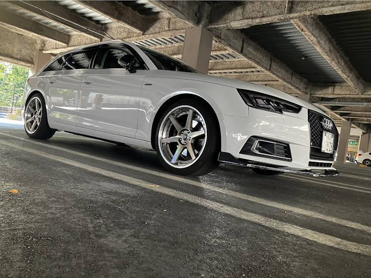 A4 アバントのオートサロン・A4アバント・アウディ・フロントリップスポイラー・カスタムに関するカスタム事例の投稿画像1枚目