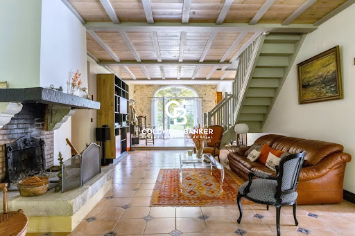 Propriété avec piscine et jardin 2