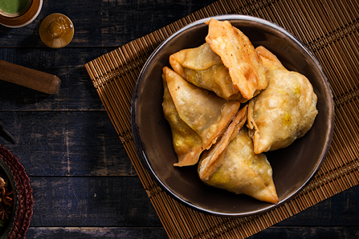 Chicken Samosa [6 Pcs].