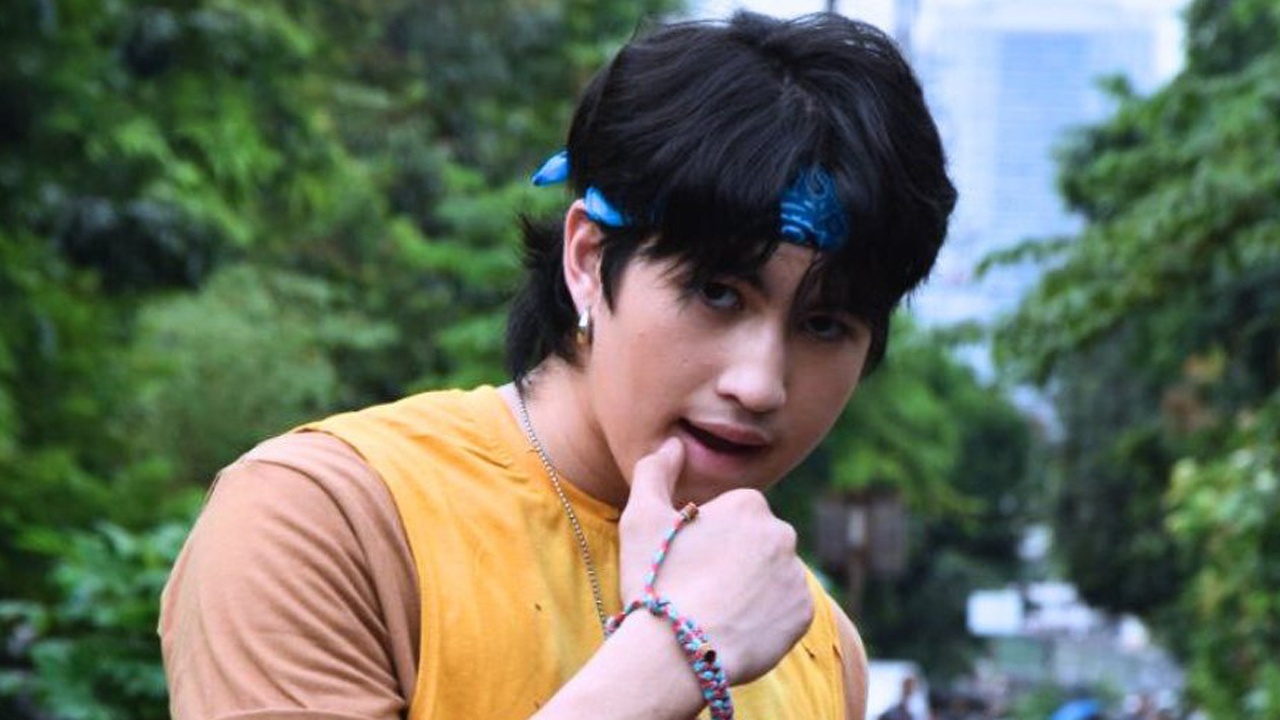 Watch Mga Batang Riles live