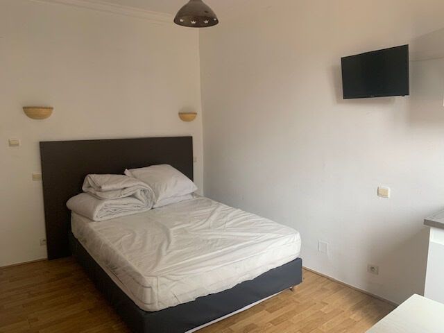 Location meublée appartement 1 pièce 14 m² à Nimes (30000), 450 €