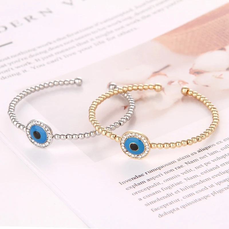 Title 16, Atmosferische Mode Armband