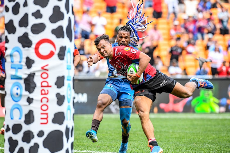 Duncan Matthews of the Lions outruns Rosko Specman of the Bulls and score a try during the SuperHero Sunday match between Vodacom Bulls and Emirates Lions at FNB Stadium on January 19, 2020 in Johannesburg, South Africa.