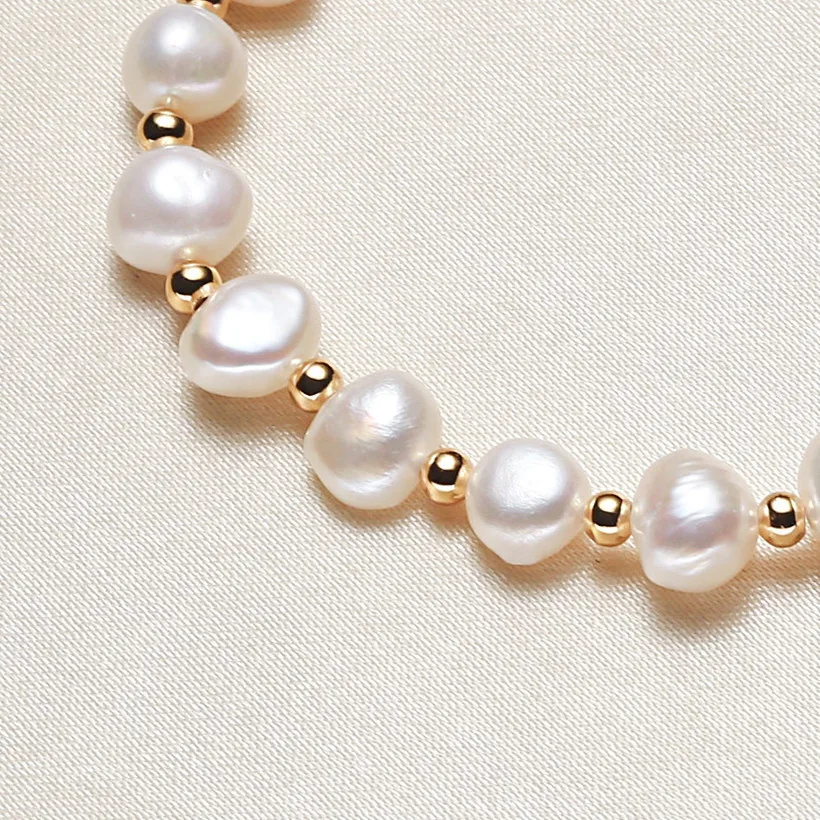 Dames casual mode zoetwater parel armband. Stijlvol en perfect voor dagelijks gebruik, voegt een vleugje elegantie toe aan je outfit.