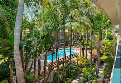 Maison avec piscine et jardin 8