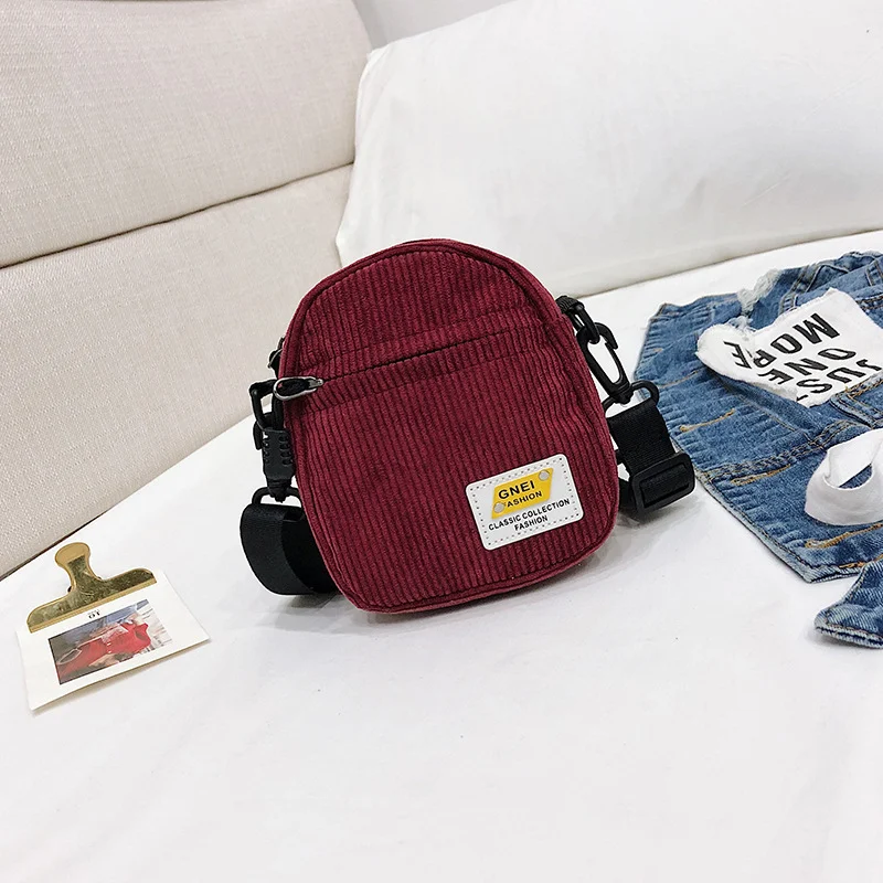 Bolso bandolera ancho estilo coreano para estudiantes con diseño asimétrico, cómodo y espacioso, ideal para llevar tus pertenencias con estilo.
