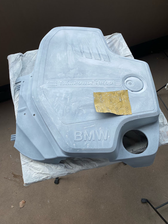 1シリーズ ハッチバックのエンジンカバー塗装・BMWに関するカスタム事例の投稿画像6枚目