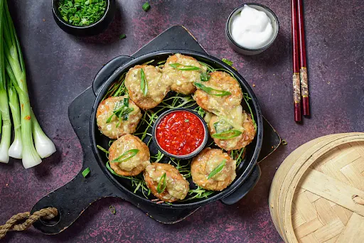 Chicken Butter Garlic Momos (8 Pcs)