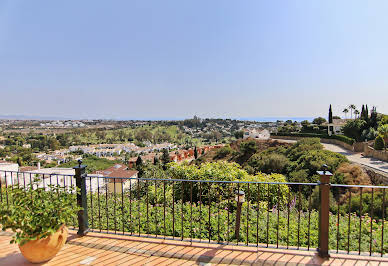 Villa with pool and garden 5