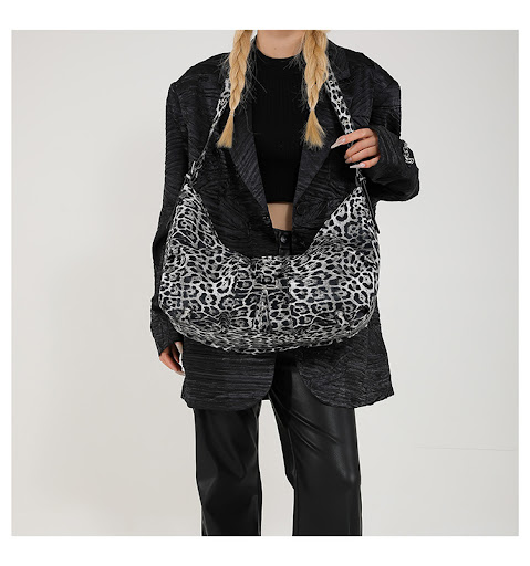 Title 3, High-grade Leopard Underarm Shoulder Bag in Eur...