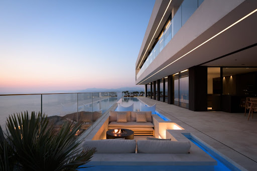 Seaside villa with pool and terrace 5
