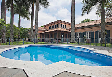 Maison avec piscine et jardin 6