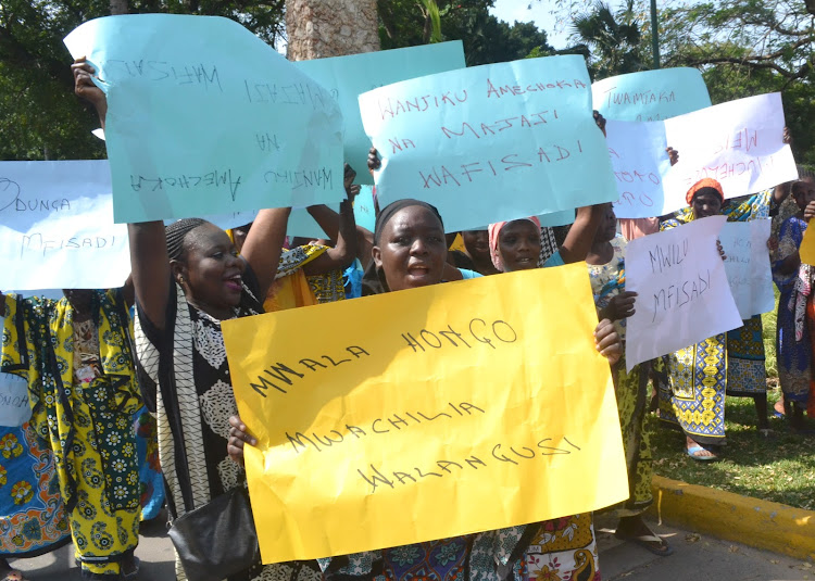 Protesters outside Whitesands Hotel Mombasa on Thursday.