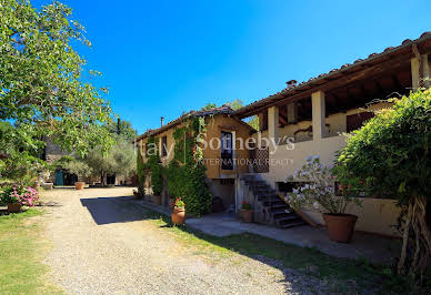 Farmhouse with garden and pool 4