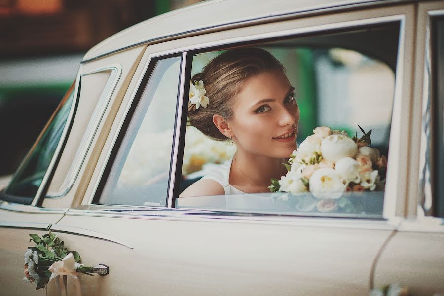 Wedding photographer Anastasiya Gureeva (optimistic). Photo of 15 August 2013