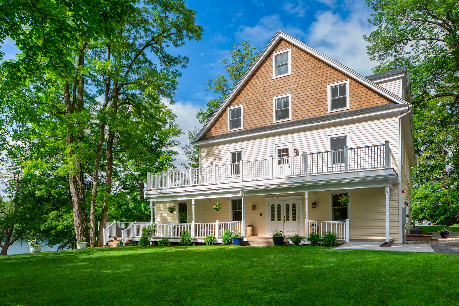 The LakeHouse Inn in Lee, Massachusetts sits on 500 feet of waterfront space on Laurel Lake