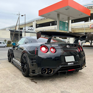 NISSAN GT-R