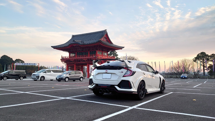 シビックタイプRの今年もあとわずか・FK8・斜め45度の美学に関するカスタム事例の投稿画像1枚目