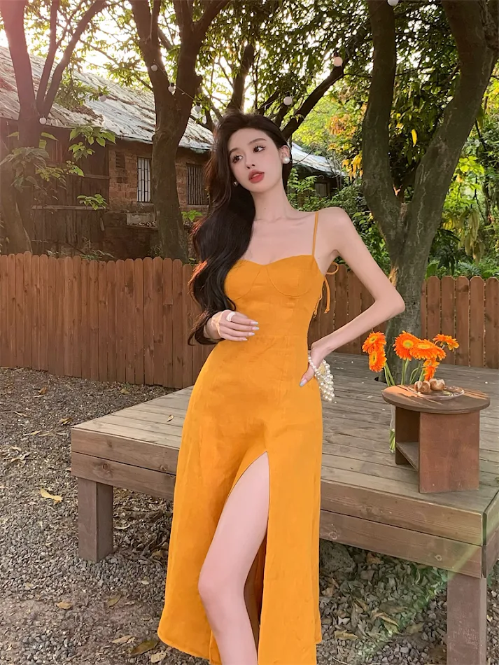Vestido francés con tirantes para mujer en verano fresco y elegante. Ideal para disfrutar del sol con estilo y comodidad.
