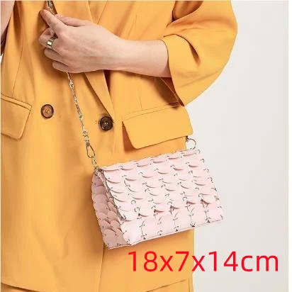 Sac à bandoulière chaîne, paillettes et strass pour un look étincelant. Parfait pour les soirées et occasions spéciales, chic et glamour.