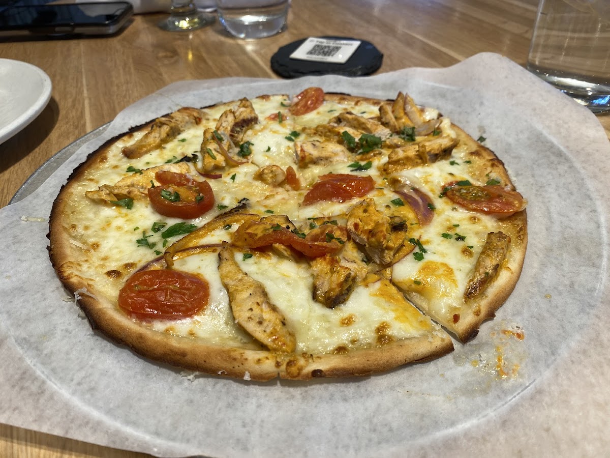 Harissa chicken pizza