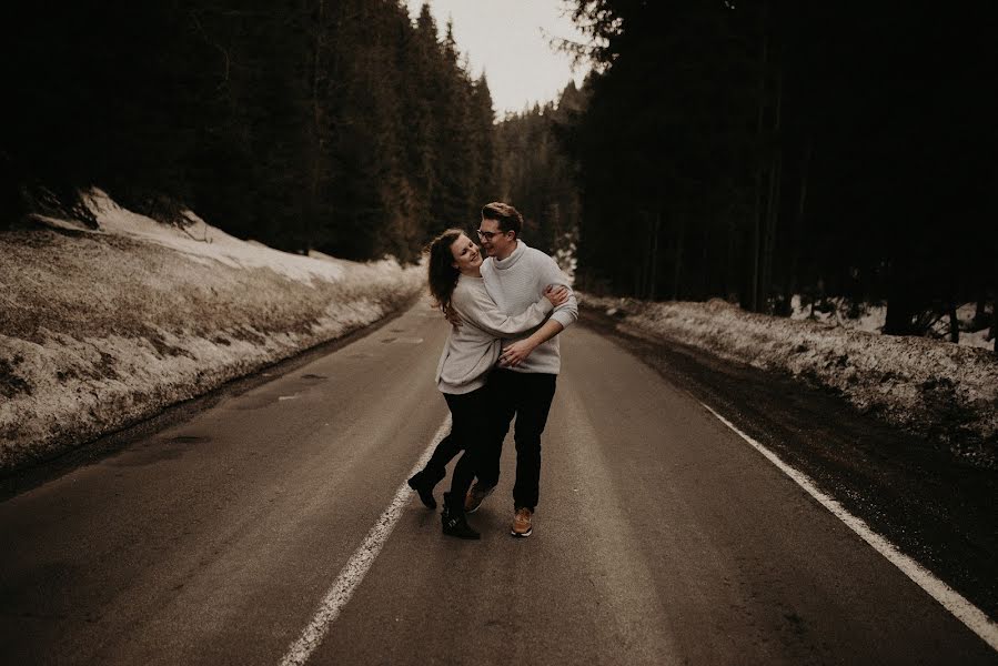 Fotógrafo de casamento Kamil Nadybał (maleszarestudio). Foto de 1 de abril 2019