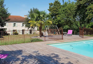 Maison avec piscine et terrasse 2