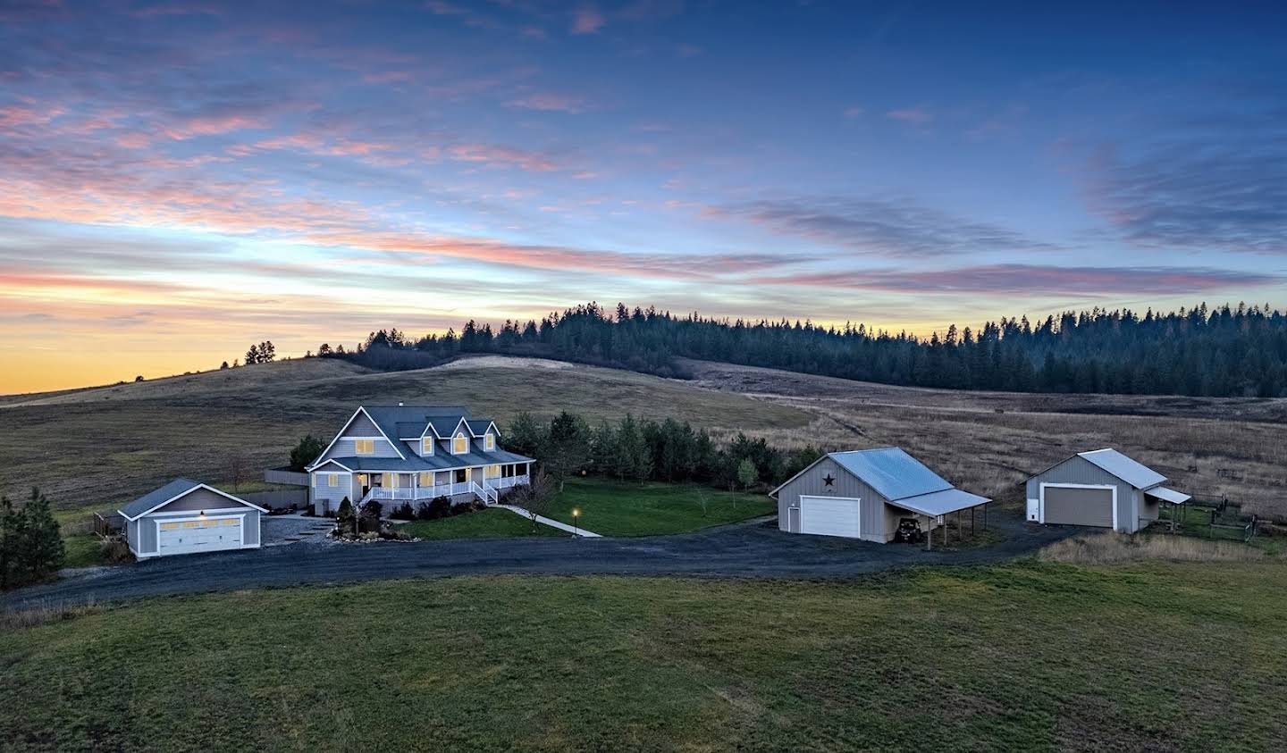 House with garden Worley