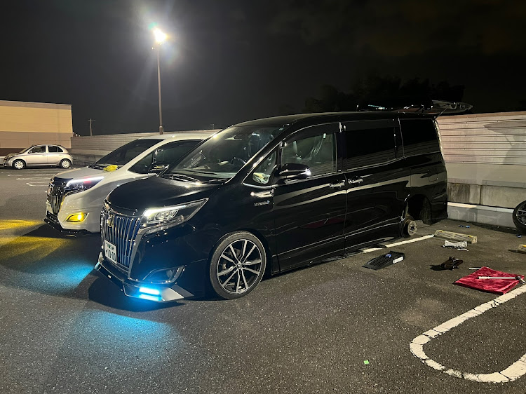 エスクァイアのフォームガンで泡洗車・イチゴの匂いのカーシャンプー・パカパカ君と久しぶりに・車高調整・明日が楽しみ🎶に関するカスタム事例の投稿画像5枚目