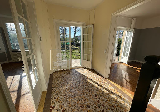 Entrance with mosaic floor and garden - Rent this luxury house in La Celle-Saint-Cloud, 7 rooms, 4 bedrooms