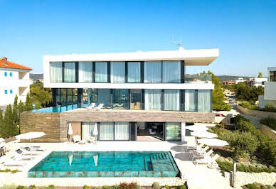 House with pool 3