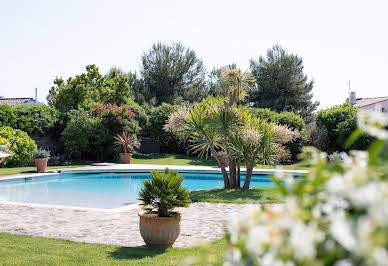 Villa with pool and garden 5