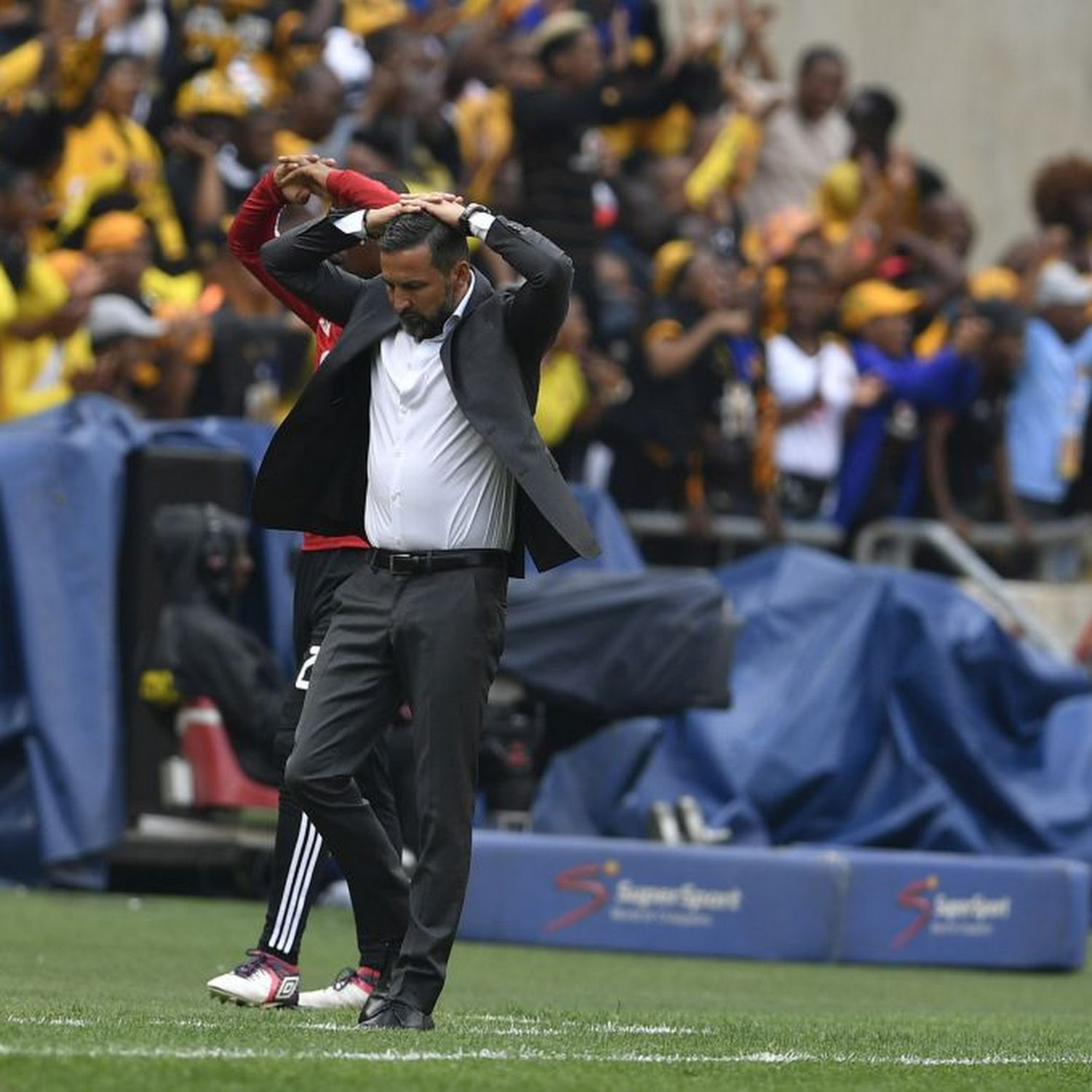 Akpeyi magnificent as Kaizer Chiefs quell Orlando Pirates' fire