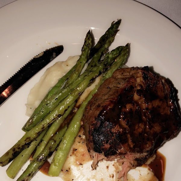 10 oz filet with whipped potato and asparagus